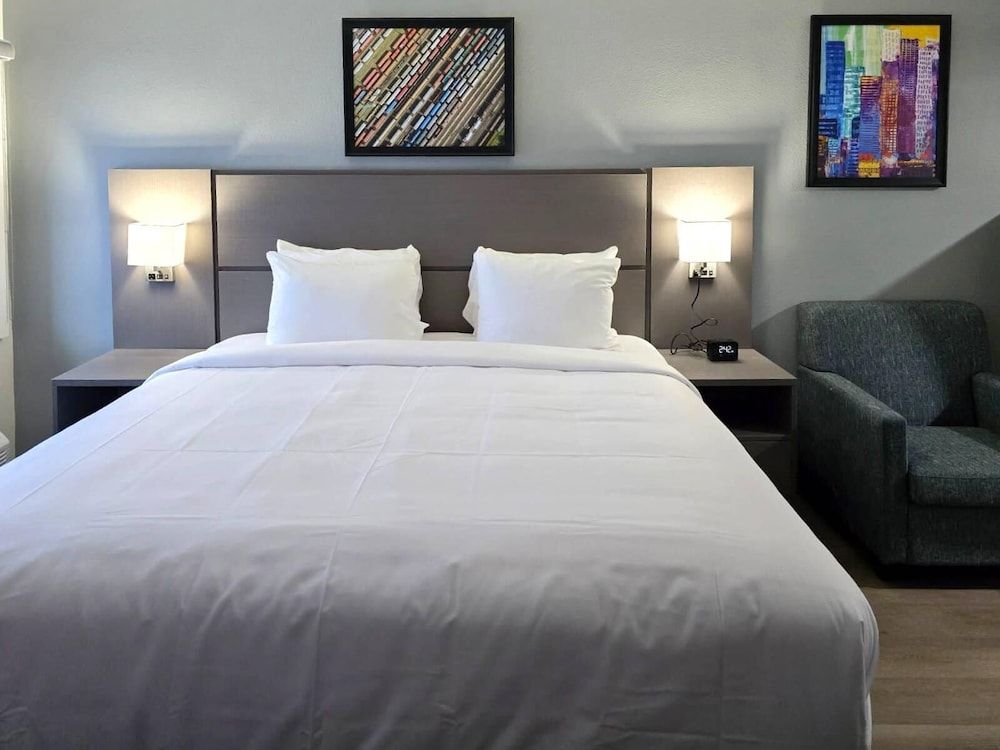 MainStay Suites Prince George - Fort Lee Suite, 1 King Bed, Non Smoking 2