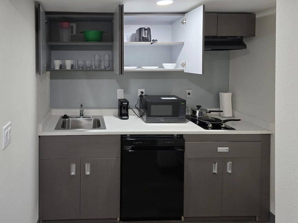 MainStay Suites Prince George - Fort Lee Suite, 1 King Bed, Non Smoking, Balcony 2