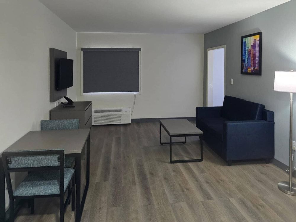 MainStay Suites Prince George - Fort Lee Suite, 1 King Bed, Non Smoking, Balcony 3