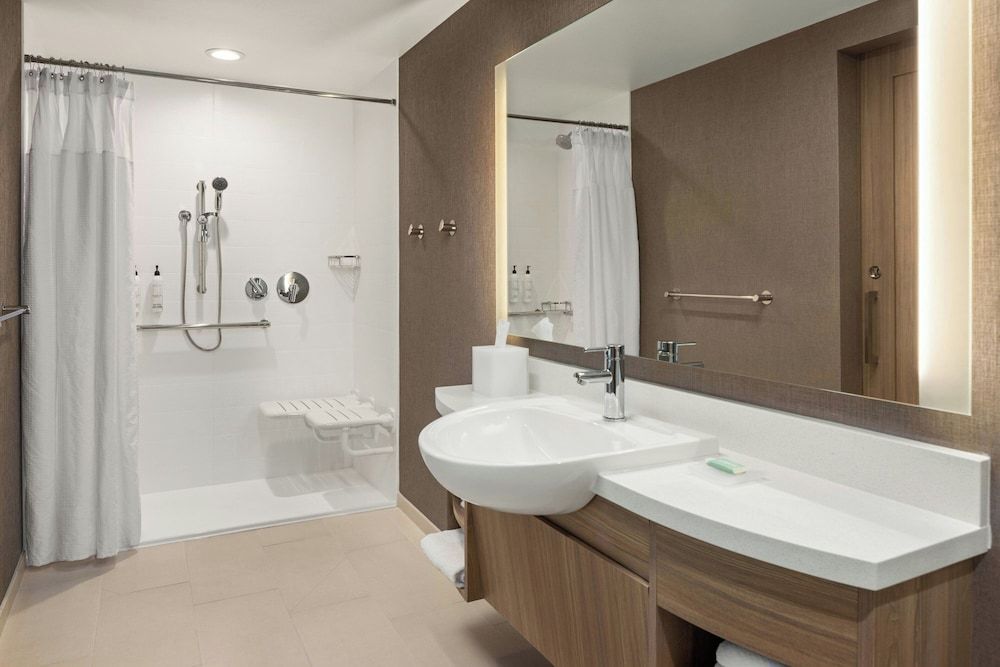 SpringHill Suites by Marriott Eau Claire Suite, 1 King Bed with Sofa bed 6