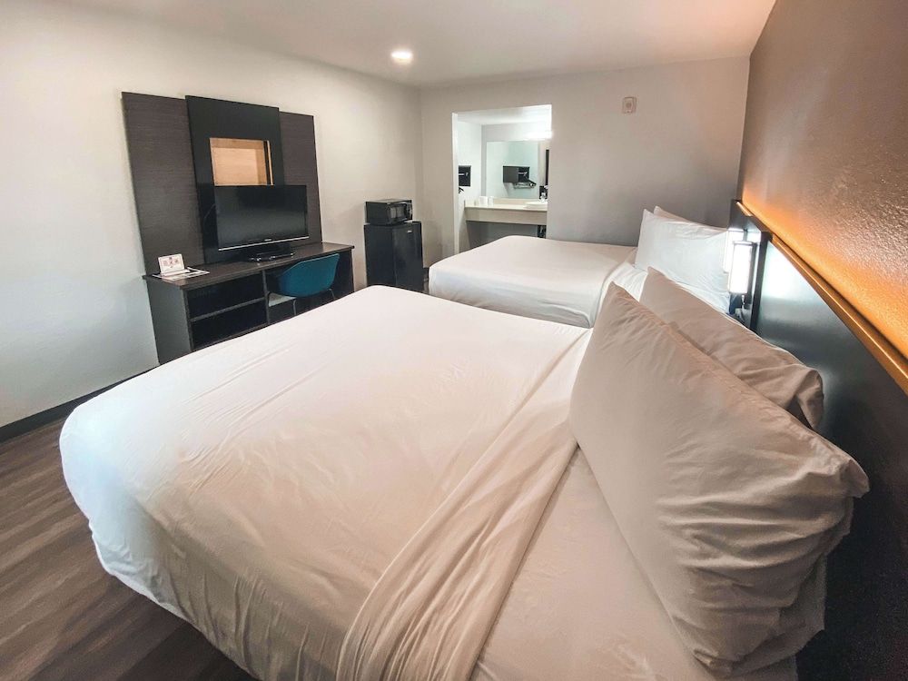 Studio 6 West Sacramento, CA Standard Room, 2 Queen Beds, Non Smoking 3