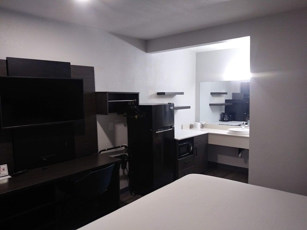 Studio 6 West Sacramento, CA Standard Room, 2 Queen Beds, Non Smoking 7