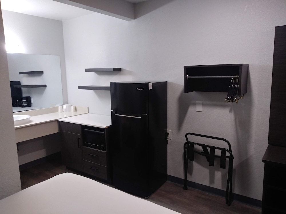 Studio 6 West Sacramento, CA Standard Room, 2 Queen Beds, Non Smoking 6