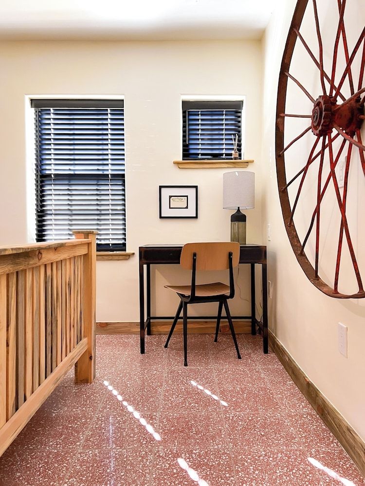 Signature Suite, 1 King Bed, Patio, Courtyard View