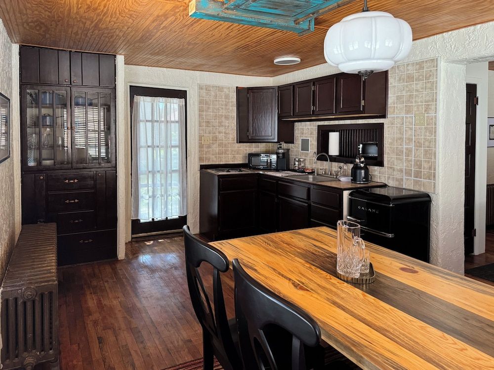 Standard Suite, 1 Queen Bed, Kitchen, Courtyard View
