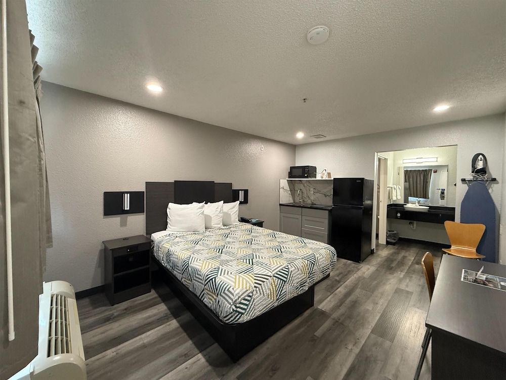 Studio 6 Tacoma, WA - South Standard Room, 1 Queen Bed, Non Smoking 7