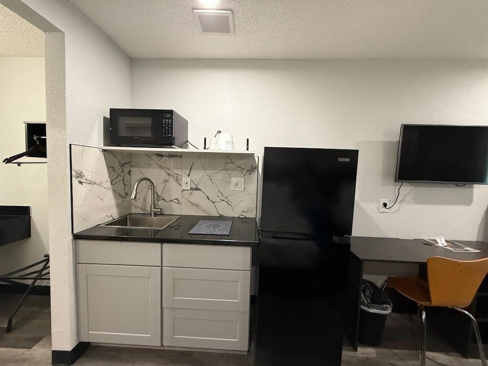 Studio 6 Tacoma, WA - South Standard Room, 1 Queen Bed, Non Smoking 3