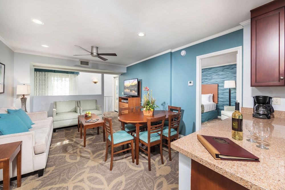 Winners Circle Resort Deluxe Suite, 2 Bedrooms, Kitchen 6