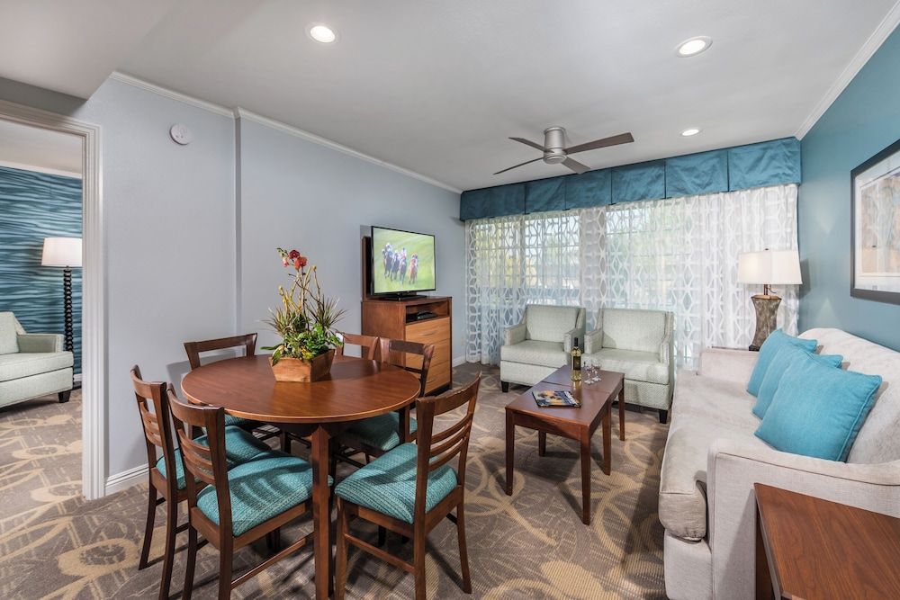 Winners Circle Resort Deluxe Suite, 2 Bedrooms, Kitchen 9