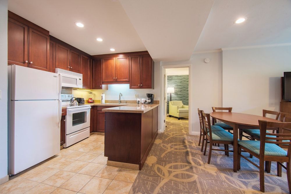 Winners Circle Resort Deluxe Suite, 2 Bedrooms, Kitchen 7