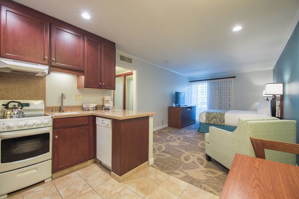 Winners Circle Resort Deluxe Studio 2