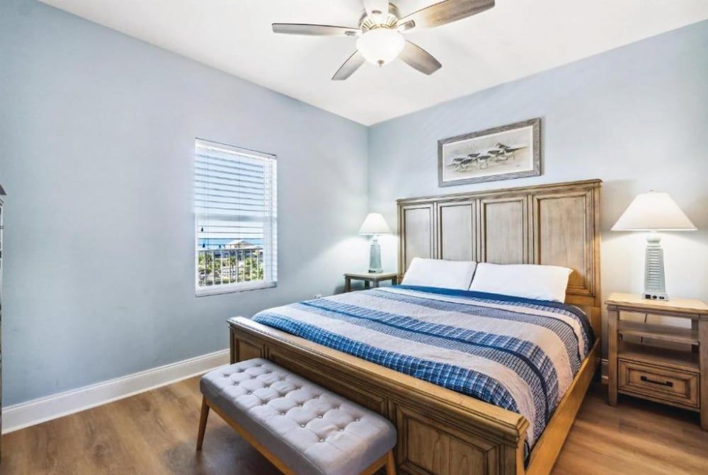 Condo, 1 King Bed with Sofa bed (Laketown Wharf 317)