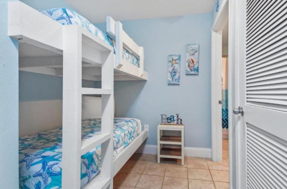 Condo, 1 King Bed with Sofa bed (Laketown Wharf 317)