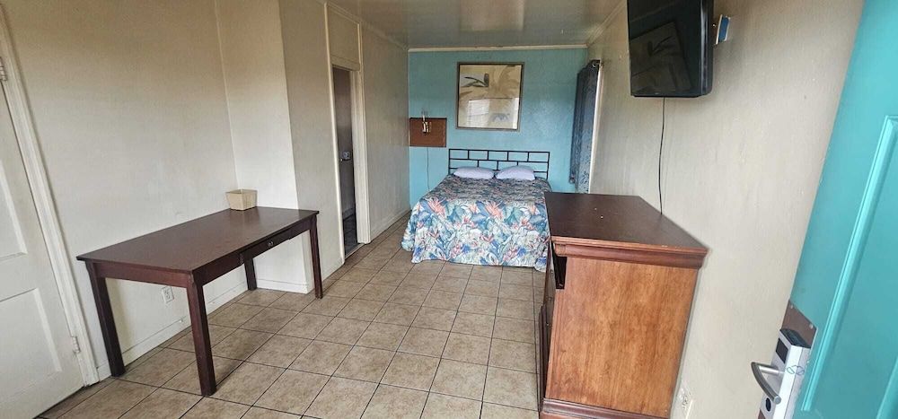 Room, 1 Queen Bed, Non Smoking, Kitchenette
