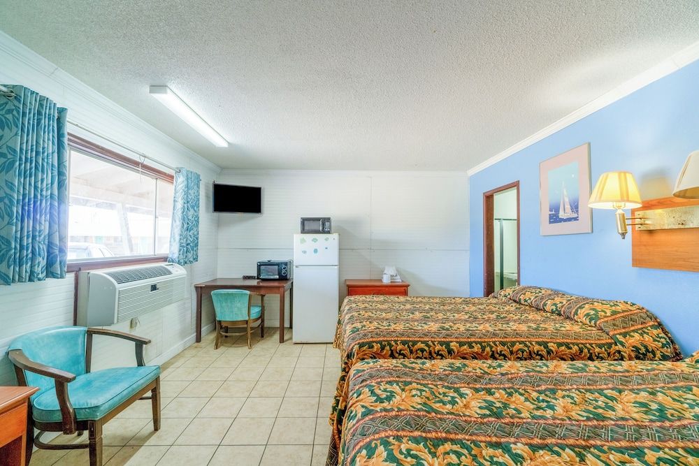 Room, 2 Queen Beds, Non Smoking, Kitchenette