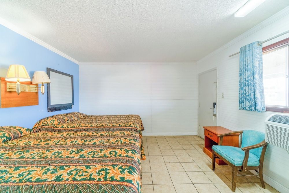 Room, 2 Queen Beds, Non Smoking, Kitchenette