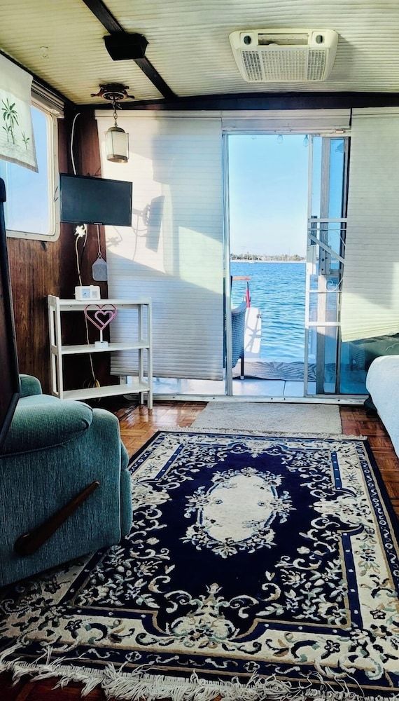 Yacht Time Cabin, Balcony, Bay View 4