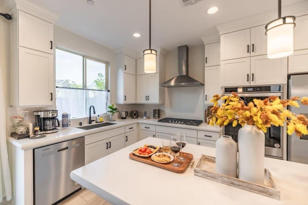 @marbella Lane -amazing 5BR Home in Rancho Mission House (5 Bedrooms) 16