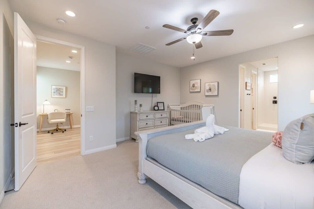 @marbella Lane -amazing 5BR Home in Rancho Mission House (5 Bedrooms) 5