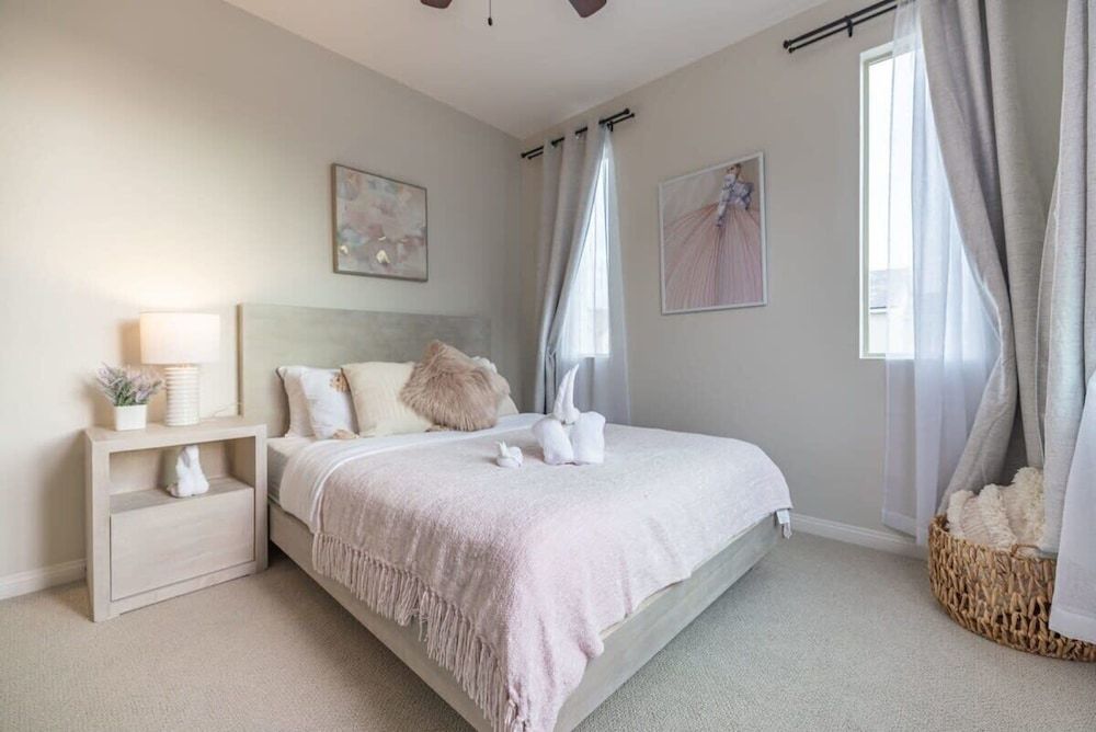 @marbella Lane -amazing 5BR Home in Rancho Mission House (5 Bedrooms) 8