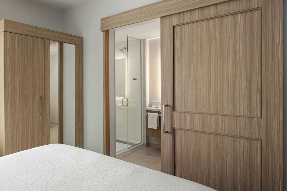 Springhill Suites BY Marriott Bettendorf Studio Suite, 1 King Bed with Sofa bed (Mobility Accessible, Tub) 7