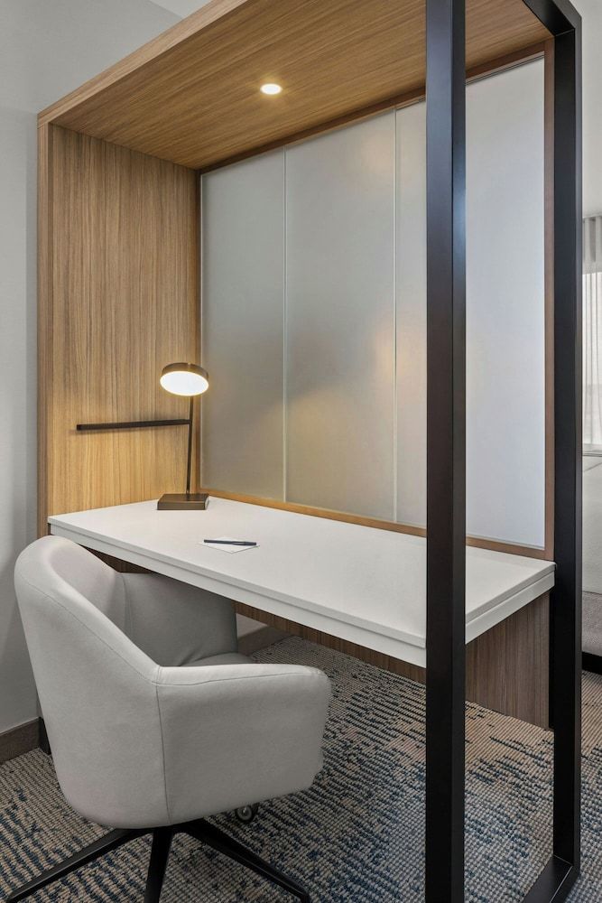 Springhill Suites BY Marriott Bettendorf Studio Suite, 1 King Bed with Sofa bed (Mobility Accessible, Tub) 9