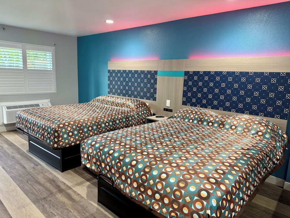 Royale Inn Motel Standard Room, 2 Queen Beds 2