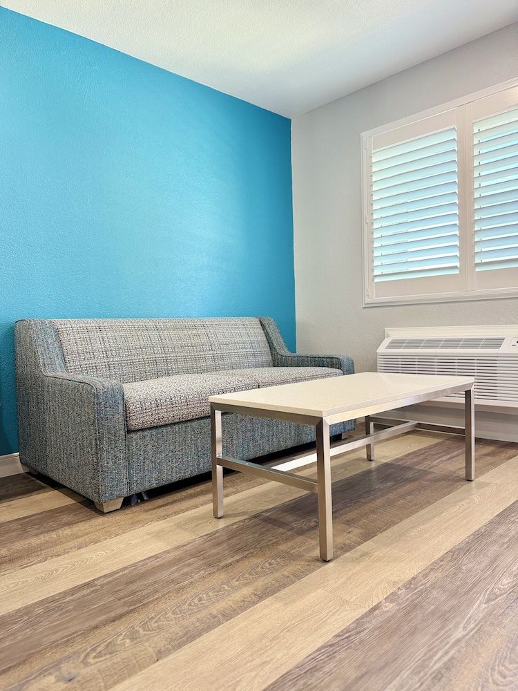 Royale Inn Motel Superior Room, 1 King Bed with Sofa bed 7