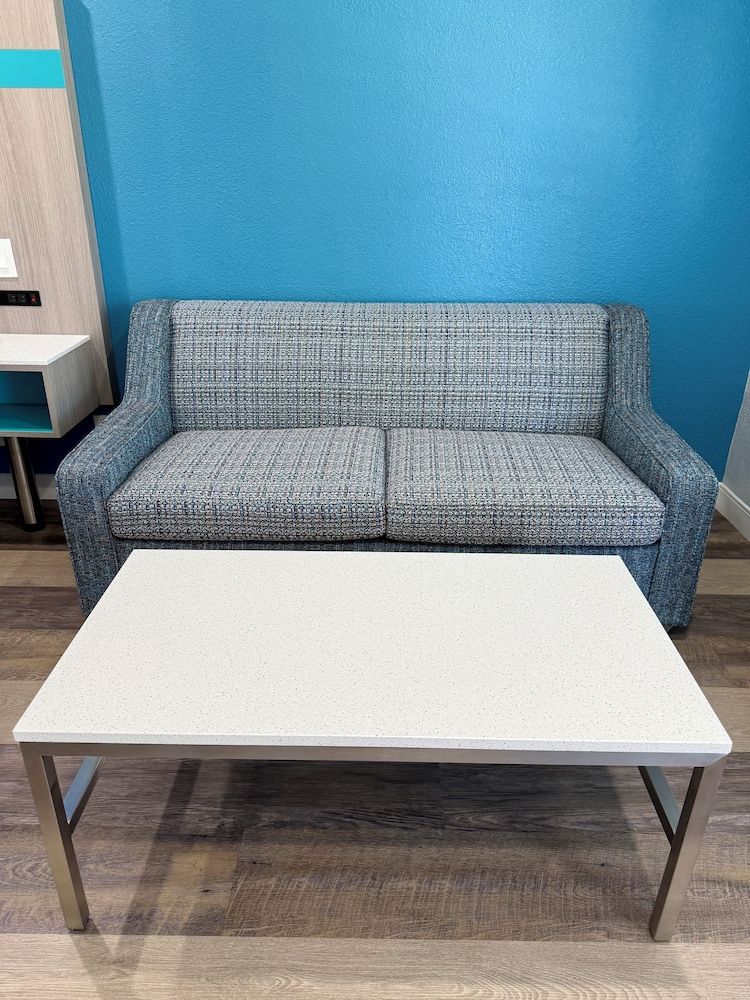 Royale Inn Motel Superior Room, 1 King Bed with Sofa bed 2