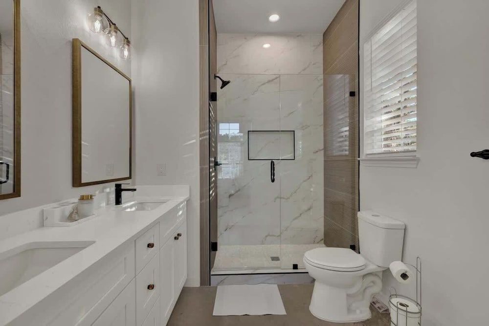 Serene Getaway Nestled in the Tx Hill Country! House, Multiple Beds, Patio (407 Lamplight Rd.) 25