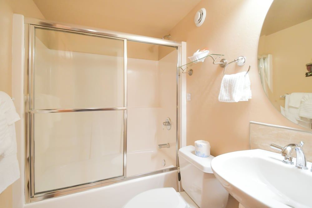 Lakeshore Lodges Luxury Studio Suite, Jetted Tub, Ocean View (609) 3