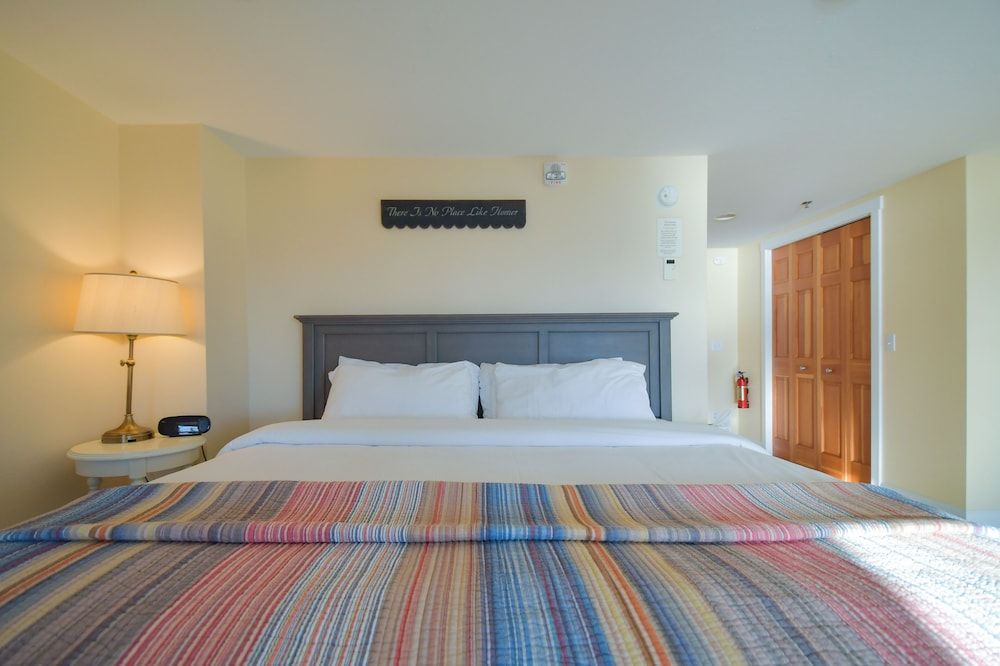 Luxury Studio Suite, Patio, Ocean View (611)