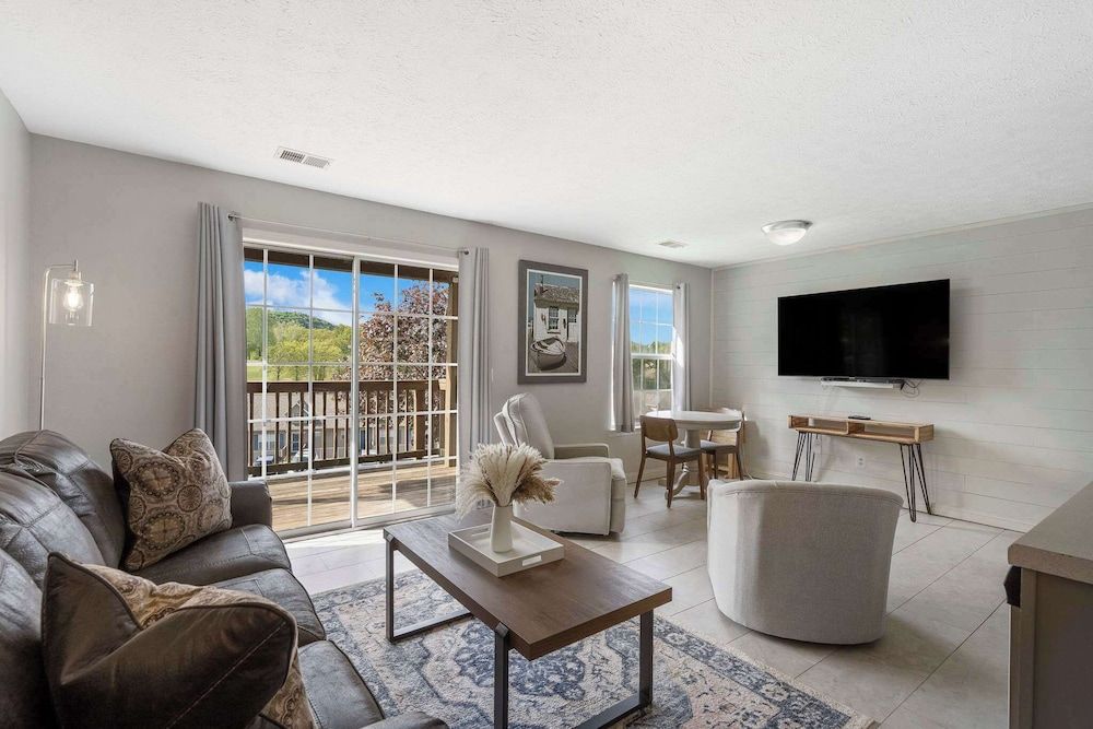 Condo, 1 Queen Bed with Sofa bed, Balcony, Mountain View (Branson Golfers Nook)