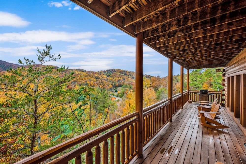 Exquisite Getaway w Indoor Pool Theater Apartment 13