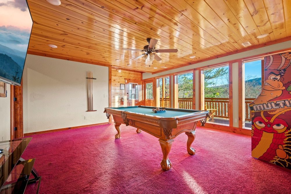 Exquisite Getaway w Indoor Pool Theater Apartment 43