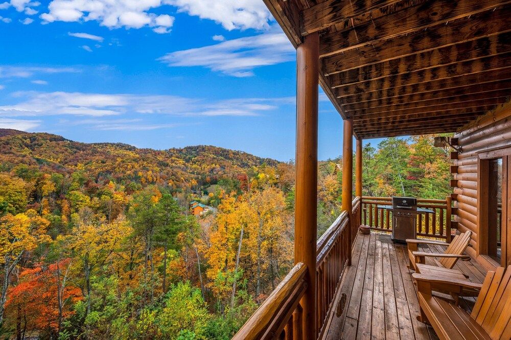 Exquisite Getaway w Indoor Pool Theater Apartment 7