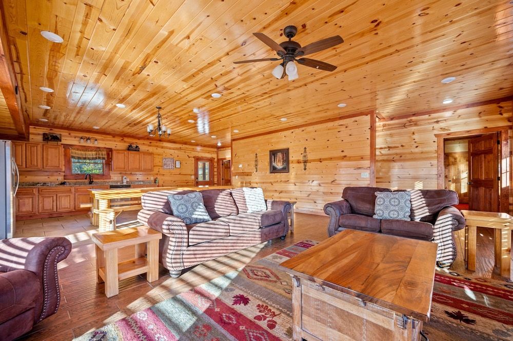 Exquisite Getaway w Indoor Pool Theater Apartment 16