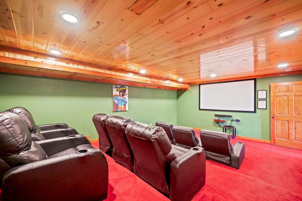 Exquisite Getaway w Indoor Pool Theater Apartment 47