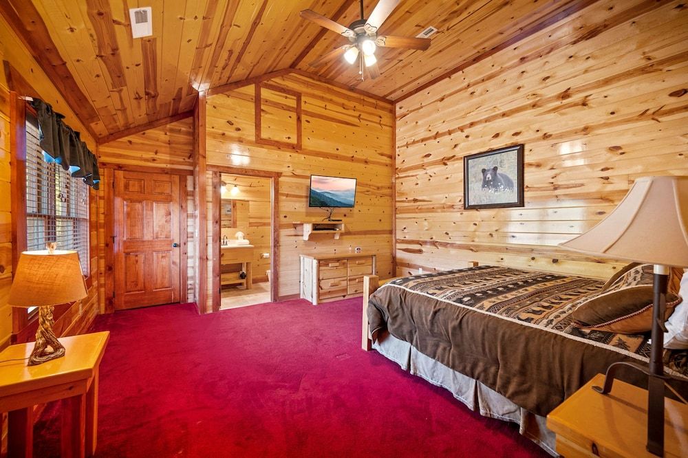 Exquisite Getaway w Indoor Pool Theater Apartment 25