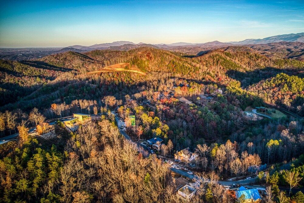 Exquisite Getaway w Indoor Pool Theater Apartment 57