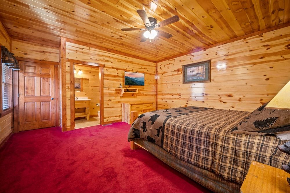 Exquisite Getaway w Indoor Pool Theater Apartment 37