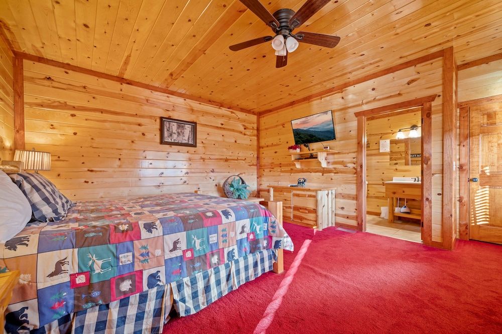 Exquisite Getaway w Indoor Pool Theater Apartment 34