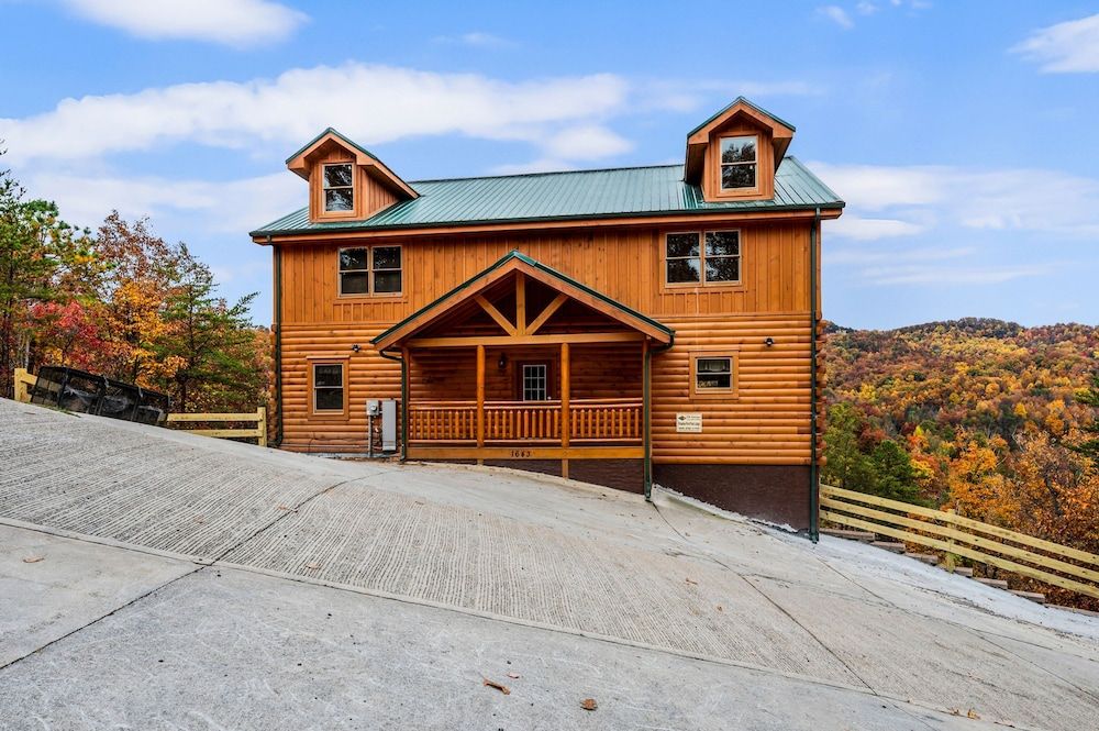 Exquisite Getaway w Indoor Pool Theater Apartment 50