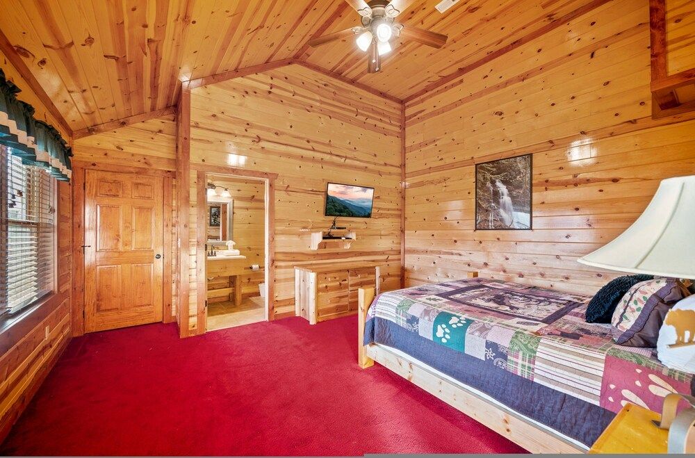 Exquisite Getaway w Indoor Pool Theater Apartment 28