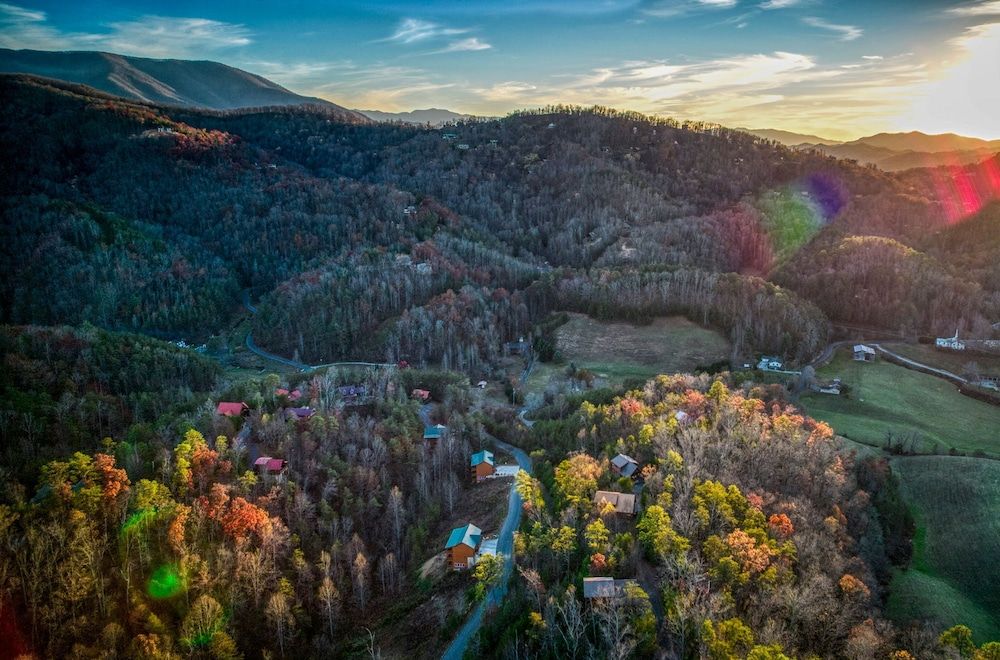 Exquisite Getaway w Indoor Pool Theater Apartment 58