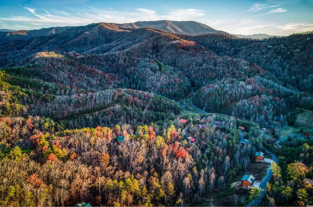 Exquisite Getaway w Indoor Pool Theater Apartment 56