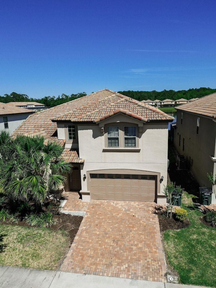 House, Multiple Beds (1643 LA - Luxurious Retreat Windsor a)