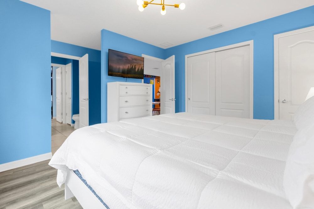 House, Multiple Beds (8881 QL Serenity Haven Luxurious Disn)