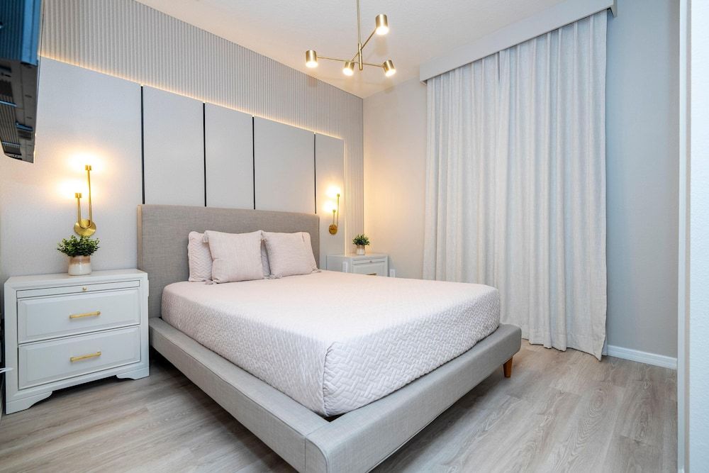 House, Multiple Beds (8848 BC - 8Bds Windsor At Westside)