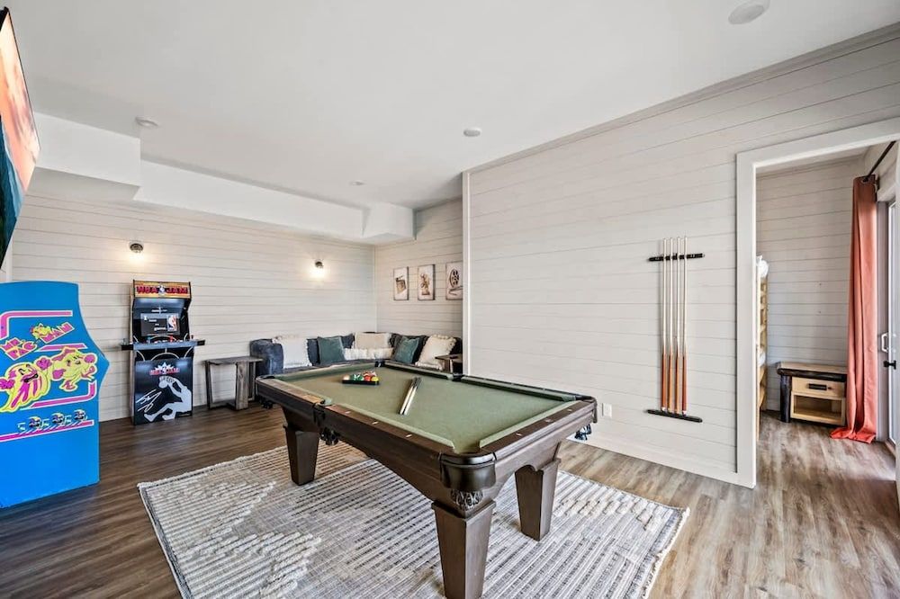 NEW Lake Cabin Sleeps 14 Indoor Pool Hot Tub Suite 25